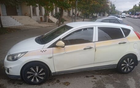 Hyundai Solaris II рестайлинг, 2014 год, 440 000 рублей, 3 фотография