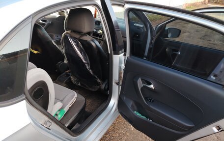Volkswagen Polo VI (EU Market), 2011 год, 700 000 рублей, 3 фотография