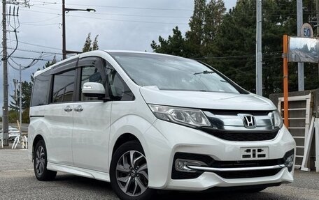 Honda Stepwgn IV рестайлинг, 2018 год, 1 610 000 рублей, 3 фотография