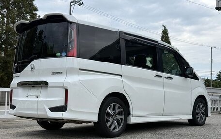 Honda Stepwgn IV рестайлинг, 2018 год, 1 610 000 рублей, 4 фотография