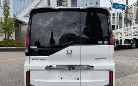 Honda Stepwgn IV рестайлинг, 2018 год, 1 610 000 рублей, 5 фотография