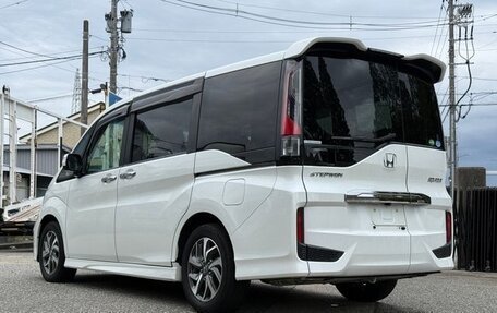 Honda Stepwgn IV рестайлинг, 2018 год, 1 610 000 рублей, 6 фотография