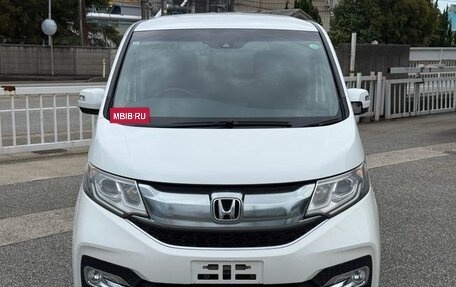 Honda Stepwgn IV рестайлинг, 2018 год, 1 610 000 рублей, 2 фотография