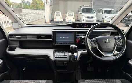 Honda Stepwgn IV рестайлинг, 2018 год, 1 610 000 рублей, 11 фотография