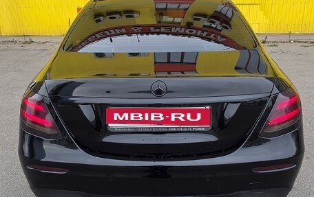 Mercedes-Benz E-Класс, 2019 год, 3 270 000 рублей, 4 фотография