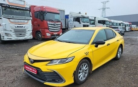Toyota Camry, 2021 год, 1 650 000 рублей, 1 фотография