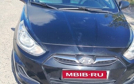 Hyundai Solaris II рестайлинг, 2011 год, 600 000 рублей, 1 фотография