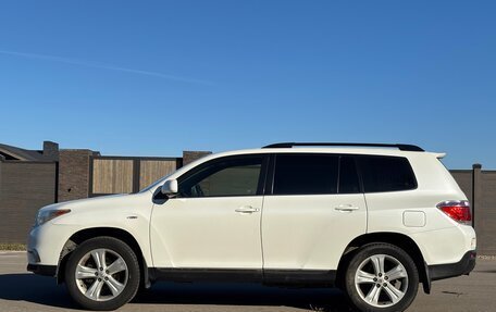 Toyota Highlander III, 2012 год, 1 525 000 рублей, 2 фотография