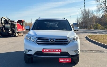 Toyota Highlander III, 2012 год, 1 525 000 рублей, 3 фотография