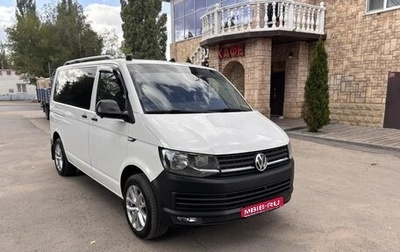 Volkswagen Caravelle T6 рестайлинг, 2017 год, 2 200 000 рублей, 1 фотография
