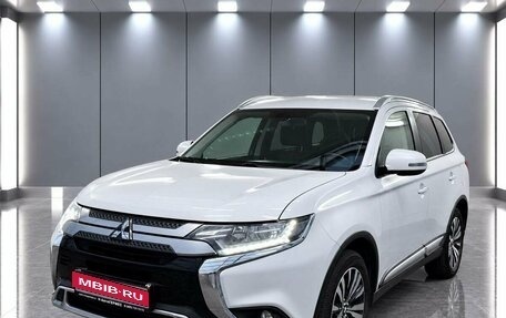 Mitsubishi Outlander III рестайлинг 3, 2019 год, 1 630 000 рублей, 1 фотография
