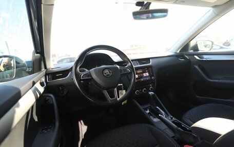Skoda Octavia, 2018 год, 1 700 000 рублей, 10 фотография
