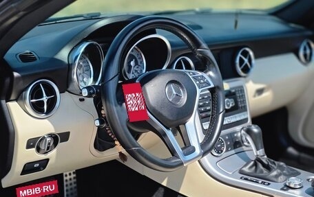 Mercedes-Benz SLK-Класс, 2015 год, 3 300 000 рублей, 26 фотография