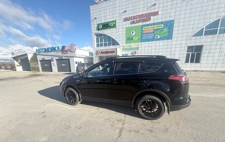 Toyota RAV4, 2019 год, 2 600 000 рублей, 4 фотография