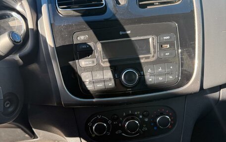 Renault Logan II, 2018 год, 691 000 рублей, 14 фотография