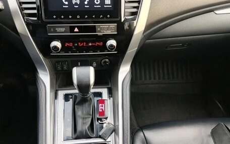 Mitsubishi Pajero Sport III рестайлинг, 2022 год, 3 400 000 рублей, 12 фотография