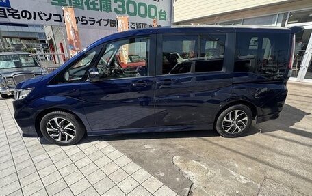Honda Stepwgn IV рестайлинг, 2019 год, 1 820 000 рублей, 4 фотография