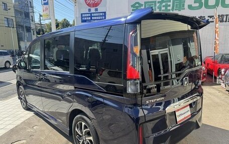 Honda Stepwgn IV рестайлинг, 2019 год, 1 820 000 рублей, 5 фотография