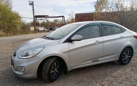 Hyundai Solaris II рестайлинг, 2013 год, 900 000 рублей, 6 фотография
