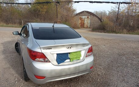 Hyundai Solaris II рестайлинг, 2013 год, 900 000 рублей, 4 фотография