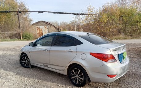 Hyundai Solaris II рестайлинг, 2013 год, 900 000 рублей, 5 фотография