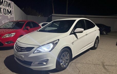 Hyundai Solaris II рестайлинг, 2015 год, 1 050 000 рублей, 2 фотография