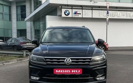 Volkswagen Tiguan II, 2017 год, 2 497 000 рублей, 2 фотография