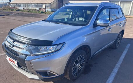 Mitsubishi Outlander III рестайлинг 3, 2017 год, 1 880 000 рублей, 2 фотография