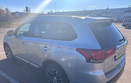 Mitsubishi Outlander III рестайлинг 3, 2017 год, 1 880 000 рублей, 3 фотография