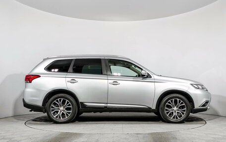 Mitsubishi Outlander III рестайлинг 3, 2017 год, 1 749 000 рублей, 3 фотография