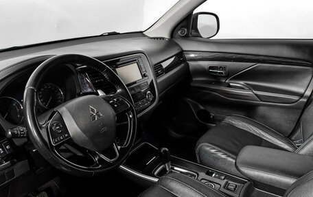 Mitsubishi Outlander III рестайлинг 3, 2017 год, 1 749 000 рублей, 8 фотография