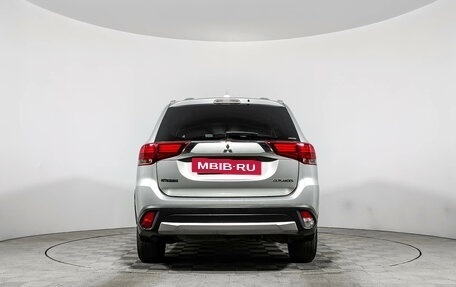 Mitsubishi Outlander III рестайлинг 3, 2017 год, 1 749 000 рублей, 5 фотография