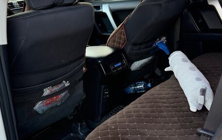 Toyota Land Cruiser Prado 150 рестайлинг, 2020 год, 5 000 000 рублей, 8 фотография