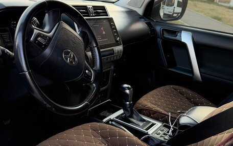 Toyota Land Cruiser Prado 150 рестайлинг, 2020 год, 5 000 000 рублей, 6 фотография