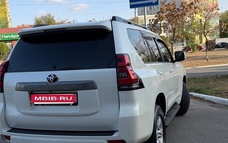 Toyota Land Cruiser Prado 150 рестайлинг, 2020 год, 5 000 000 рублей, 2 фотография