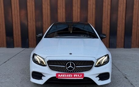 Mercedes-Benz E-Класс, 2019 год, 3 750 000 рублей, 2 фотография