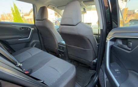 Toyota RAV4, 2021 год, 2 950 000 рублей, 9 фотография