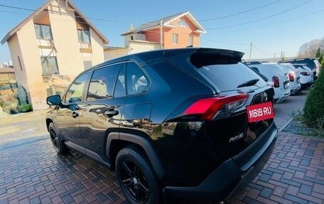 Toyota RAV4, 2021 год, 2 950 000 рублей, 6 фотография