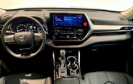 Toyota Highlander, 2026 год, 5 750 000 рублей, 10 фотография
