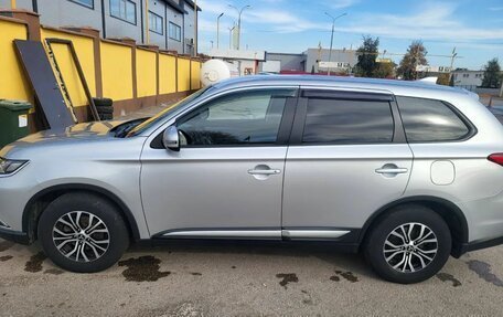 Mitsubishi Outlander III рестайлинг 3, 2017 год, 1 850 000 рублей, 2 фотография