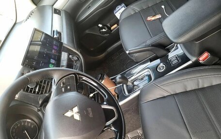 Mitsubishi Outlander III рестайлинг 3, 2017 год, 1 850 000 рублей, 3 фотография