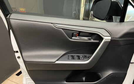 Toyota RAV4, 2021 год, 3 390 000 рублей, 7 фотография