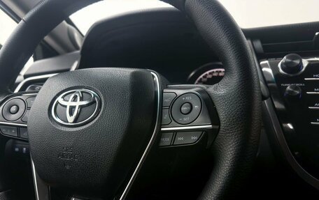 Toyota Camry, 2019 год, 2 600 000 рублей, 10 фотография