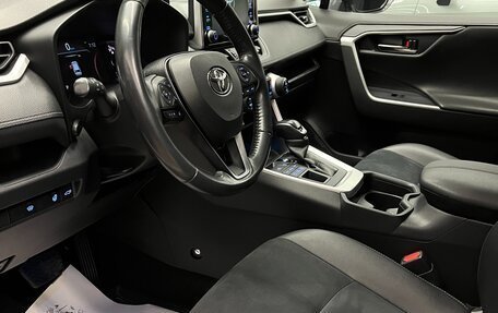 Toyota RAV4, 2021 год, 3 390 000 рублей, 8 фотография
