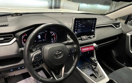 Toyota RAV4, 2021 год, 3 390 000 рублей, 10 фотография