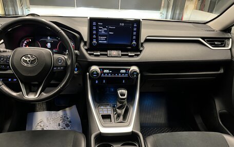 Toyota RAV4, 2021 год, 3 390 000 рублей, 14 фотография