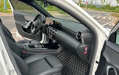Mercedes-Benz A-Класс, 2022 год, 2 400 000 рублей, 7 фотография