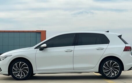 Volkswagen Golf VIII, 2022 год, 2 300 000 рублей, 2 фотография