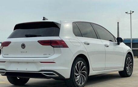 Volkswagen Golf VIII, 2022 год, 2 300 000 рублей, 5 фотография