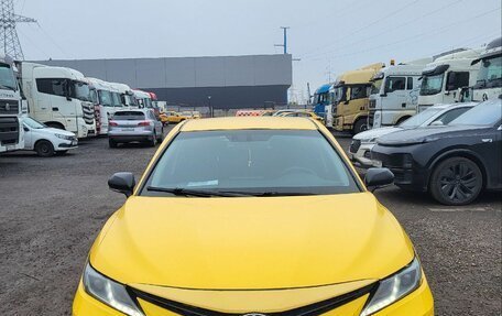 Toyota Camry, 2021 год, 1 650 000 рублей, 2 фотография